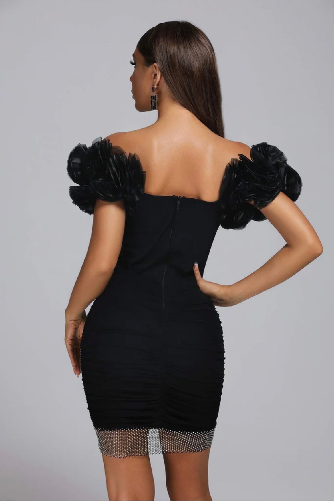Mini dress with a voluminous sleeves