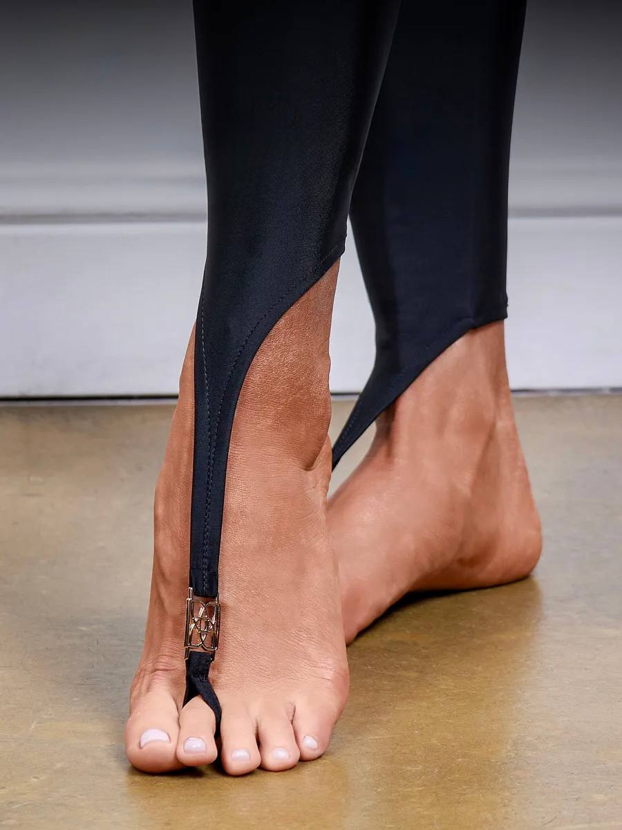 Stirrup leggings with detail